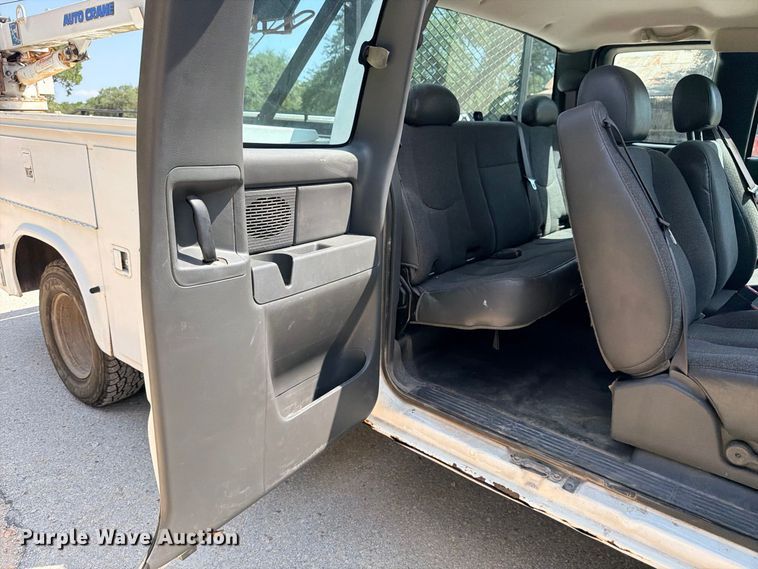 image for item ED5458 2007 Chevrolet Silverado 3500HD Ext. Cab utility bed pickup truck