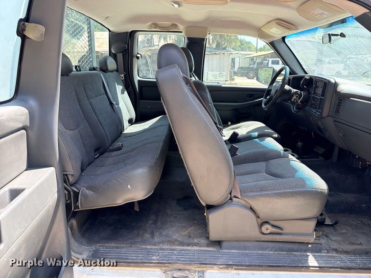 image for item ED5458 2007 Chevrolet Silverado 3500HD Ext. Cab utility bed pickup truck