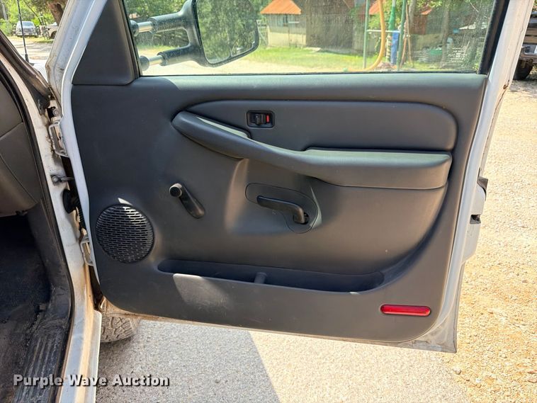 image for item ED5458 2007 Chevrolet Silverado 3500HD Ext. Cab utility bed pickup truck