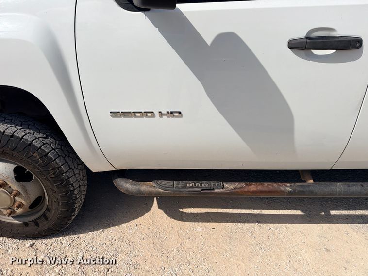 image for item ED5459 2012 Chevrolet Silverado 3500HD Crew Cab pickup truck