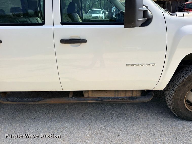 image for item ED5459 2012 Chevrolet Silverado 3500HD Crew Cab pickup truck