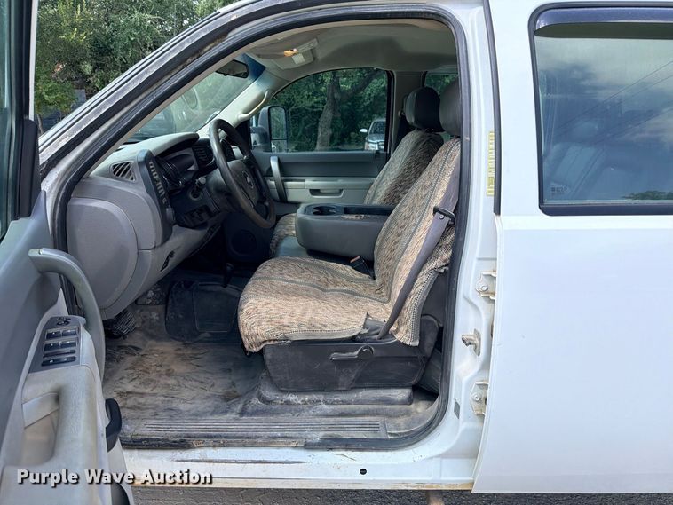 image for item ED5459 2012 Chevrolet Silverado 3500HD Crew Cab pickup truck