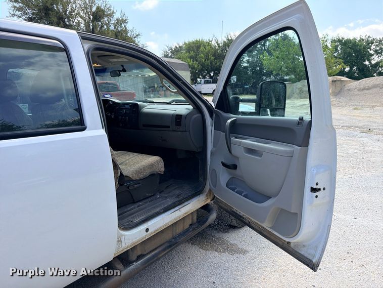 image for item ED5459 2012 Chevrolet Silverado 3500HD Crew Cab pickup truck