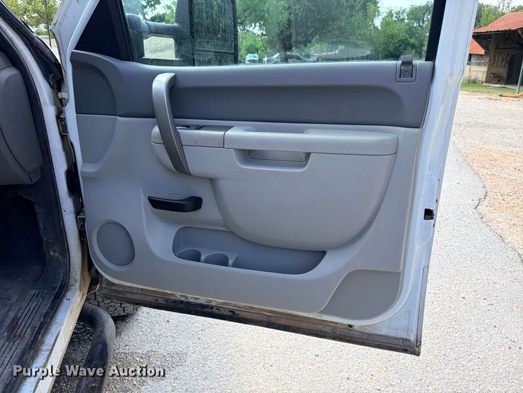 image for item ED5459 2012 Chevrolet Silverado 3500HD Crew Cab pickup truck