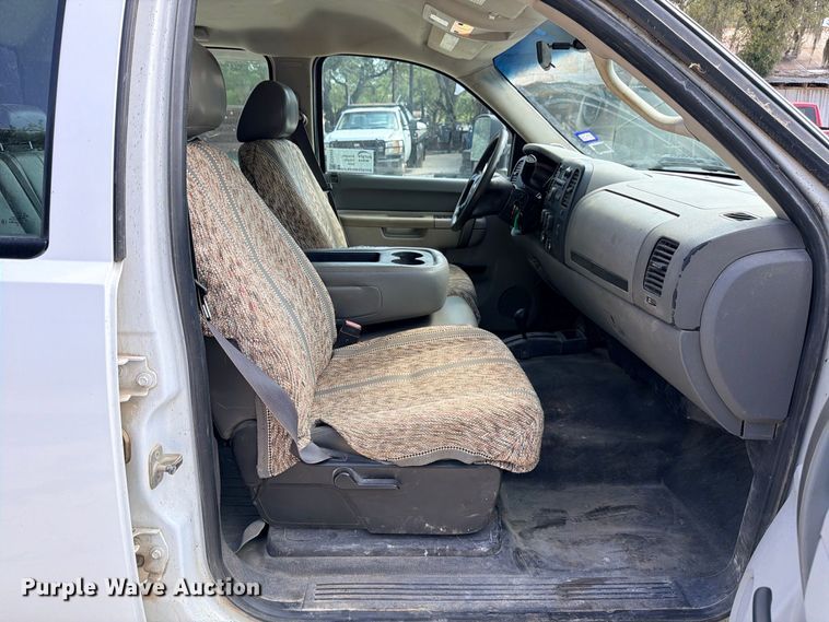 image for item ED5459 2012 Chevrolet Silverado 3500HD Crew Cab pickup truck