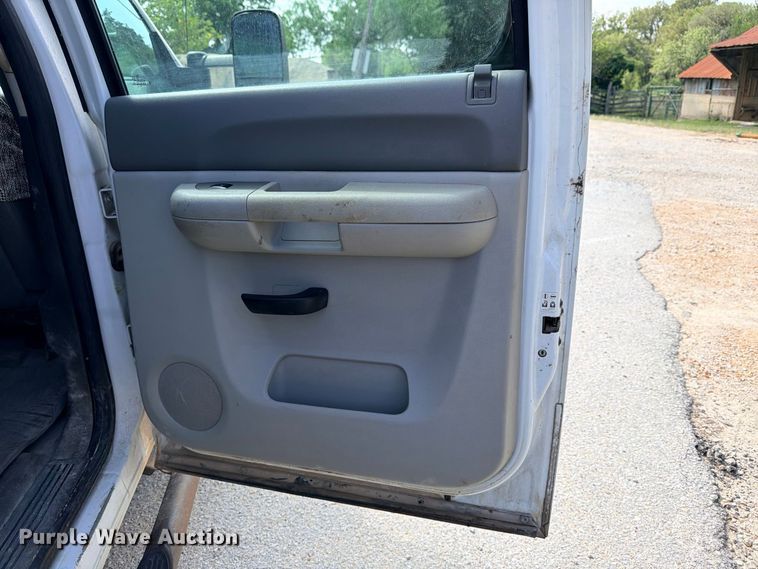 image for item ED5459 2012 Chevrolet Silverado 3500HD Crew Cab pickup truck