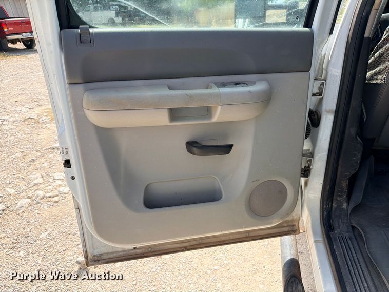 image for item ED5459 2012 Chevrolet Silverado 3500HD Crew Cab pickup truck
