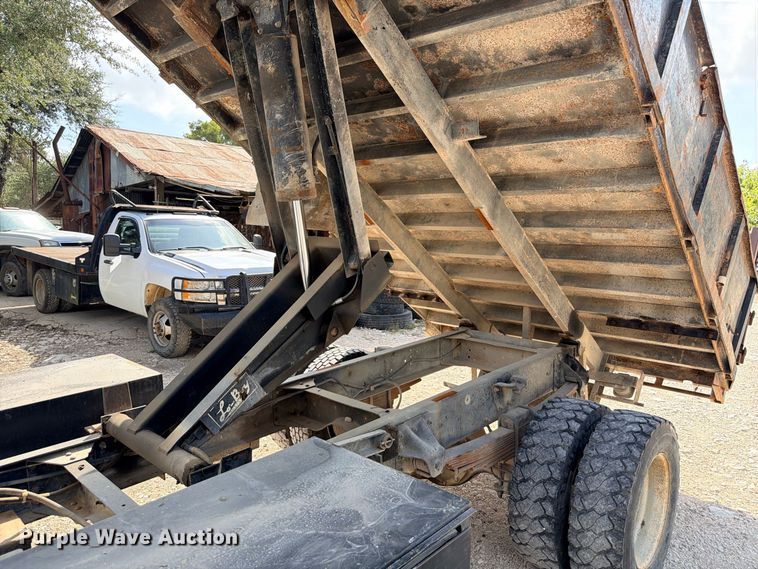 image for item ED5460 2002 Chevrolet C6500 dump flatbed truck