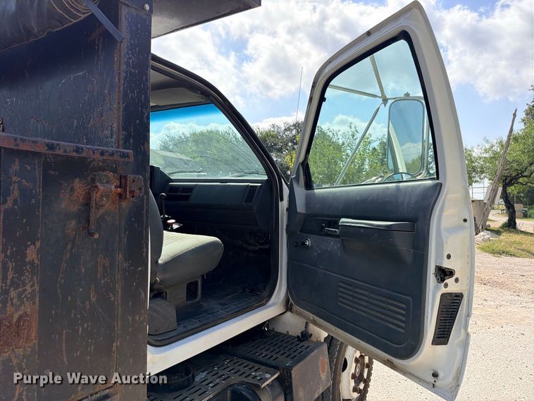 image for item ED5460 2002 Chevrolet C6500 dump flatbed truck