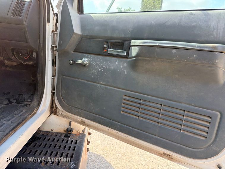 image for item ED5460 2002 Chevrolet C6500 dump flatbed truck