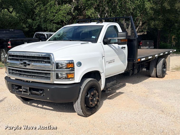 2020 Chevrolet Silverado 6500HD Flatbed truck