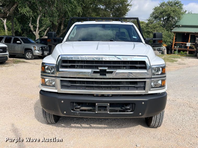 image for item ED5461 2020 Chevrolet Silverado 6500HD Flatbed truck