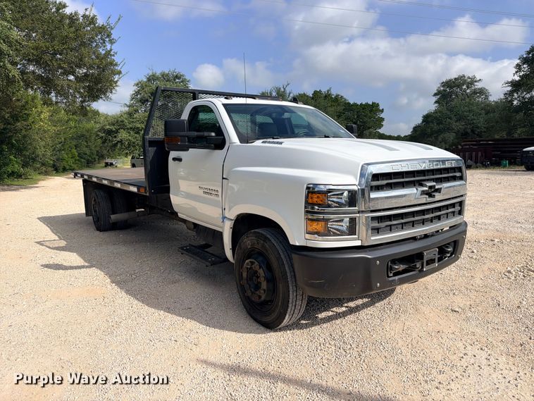 image for item ED5461 2020 Chevrolet Silverado 6500HD Flatbed truck