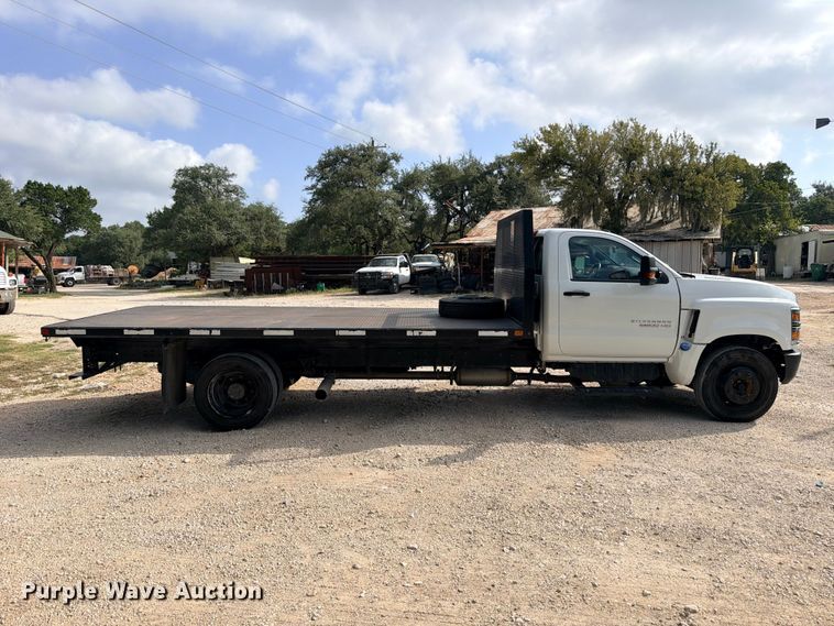 image for item ED5461 2020 Chevrolet Silverado 6500HD Flatbed truck