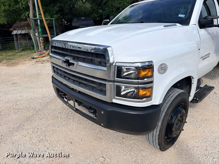 image for item ED5461 2020 Chevrolet Silverado 6500HD Flatbed truck