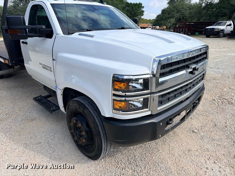 image for item ED5461 2020 Chevrolet Silverado 6500HD Flatbed truck