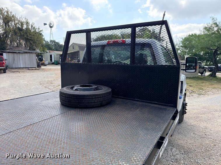 image for item ED5461 2020 Chevrolet Silverado 6500HD Flatbed truck