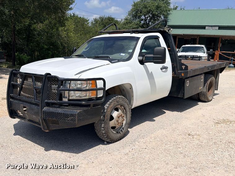 2008 Chevrolet Silverado 3500HD flatbed pickup truck