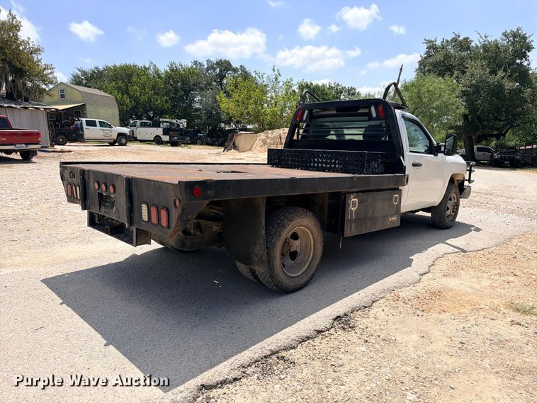 image for item ED5462 2008 Chevrolet Silverado 3500HD flatbed pickup truck