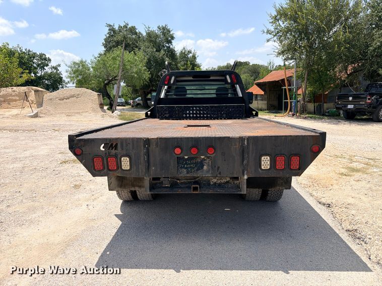 image for item ED5462 2008 Chevrolet Silverado 3500HD flatbed pickup truck