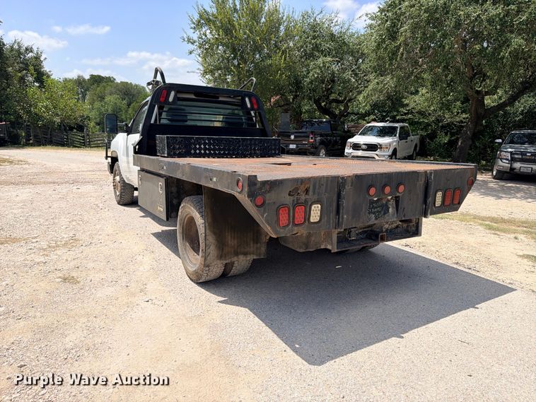 image for item ED5462 2008 Chevrolet Silverado 3500HD flatbed pickup truck