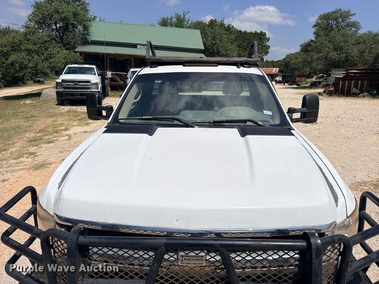 image for item ED5462 2008 Chevrolet Silverado 3500HD flatbed pickup truck