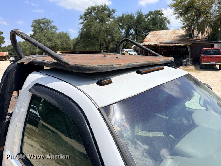image for item ED5462 2008 Chevrolet Silverado 3500HD flatbed pickup truck