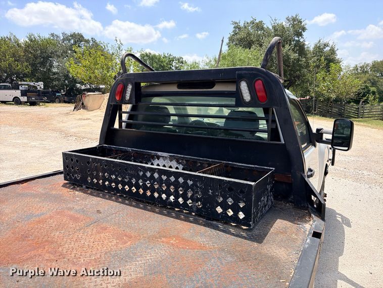 image for item ED5462 2008 Chevrolet Silverado 3500HD flatbed pickup truck