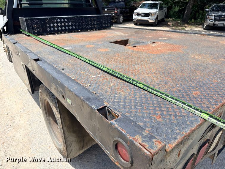 image for item ED5462 2008 Chevrolet Silverado 3500HD flatbed pickup truck