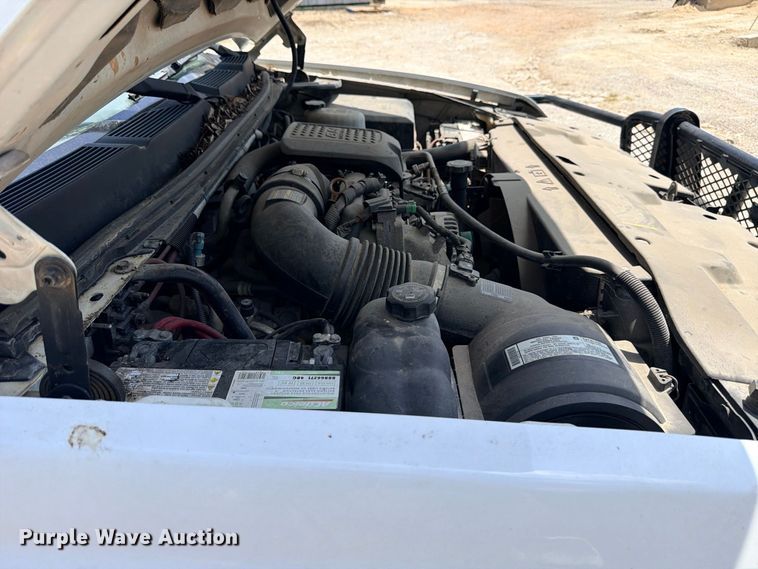 image for item ED5462 2008 Chevrolet Silverado 3500HD flatbed pickup truck
