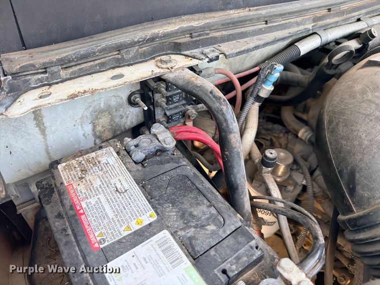 image for item ED5462 2008 Chevrolet Silverado 3500HD flatbed pickup truck