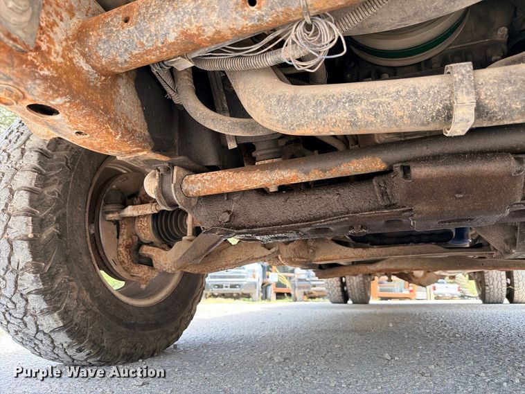 image for item ED5462 2008 Chevrolet Silverado 3500HD flatbed pickup truck