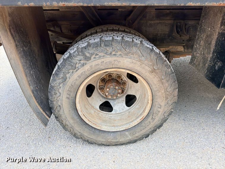 image for item ED5462 2008 Chevrolet Silverado 3500HD flatbed pickup truck