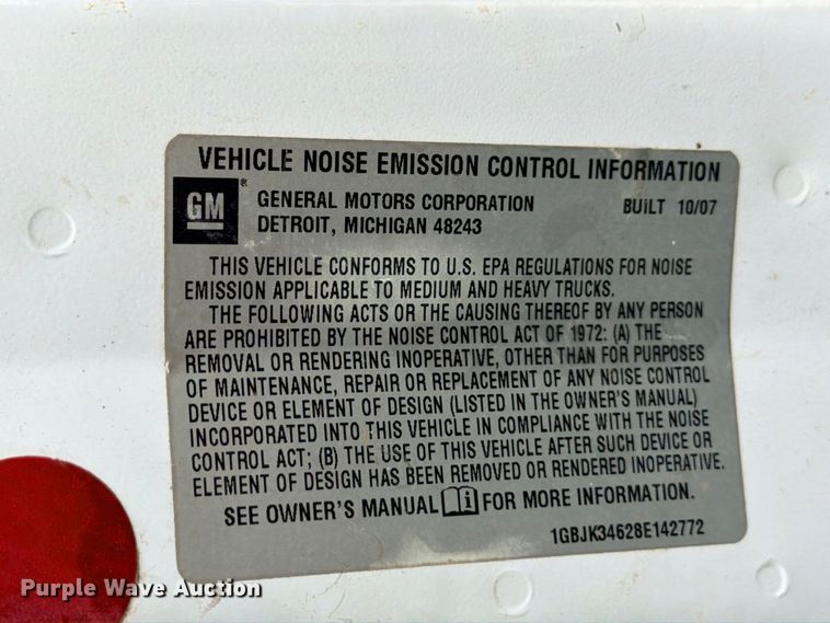 image for item ED5462 2008 Chevrolet Silverado 3500HD flatbed pickup truck