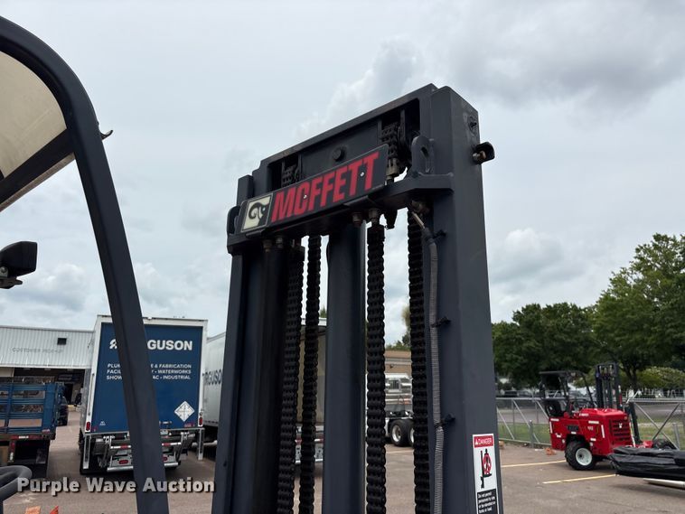 image for item EF1296 2016 Moffett M85501 forklift