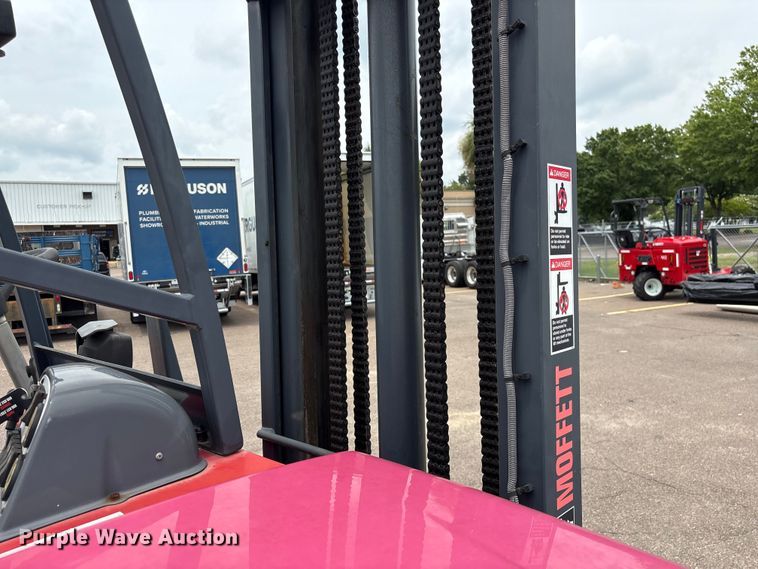 image for item EF1296 2016 Moffett M85501 forklift