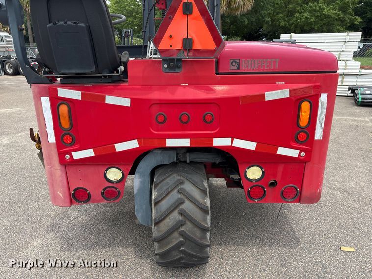 image for item EF1296 2016 Moffett M85501 forklift