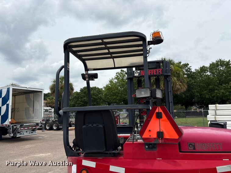image for item EF1296 2016 Moffett M85501 forklift