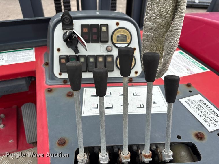 image for item EF1296 2016 Moffett M85501 forklift