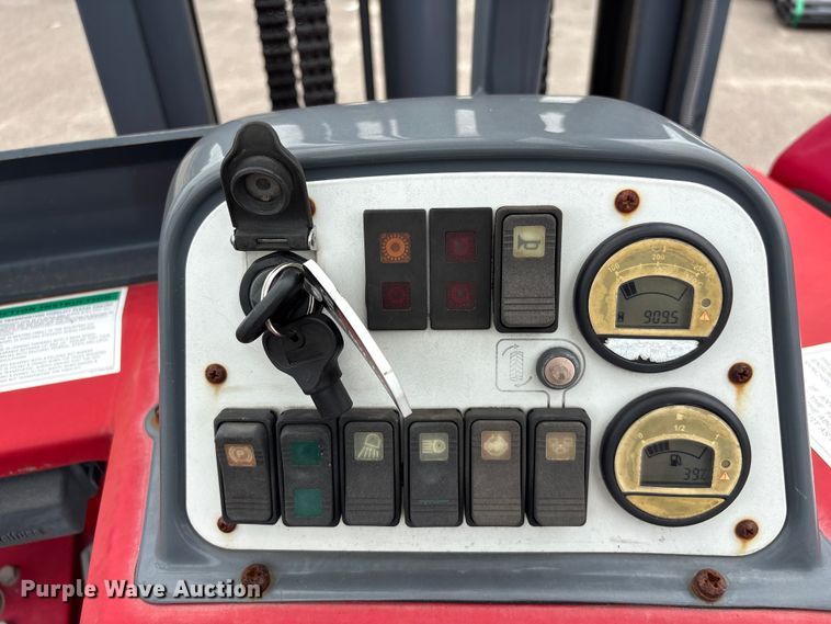 image for item EF1296 2016 Moffett M85501 forklift