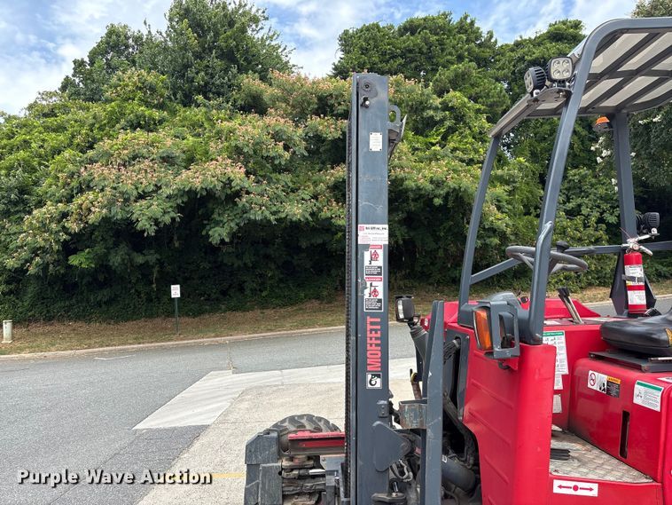 image for item EF1298 2017 Moffett M8 55.4 forklift