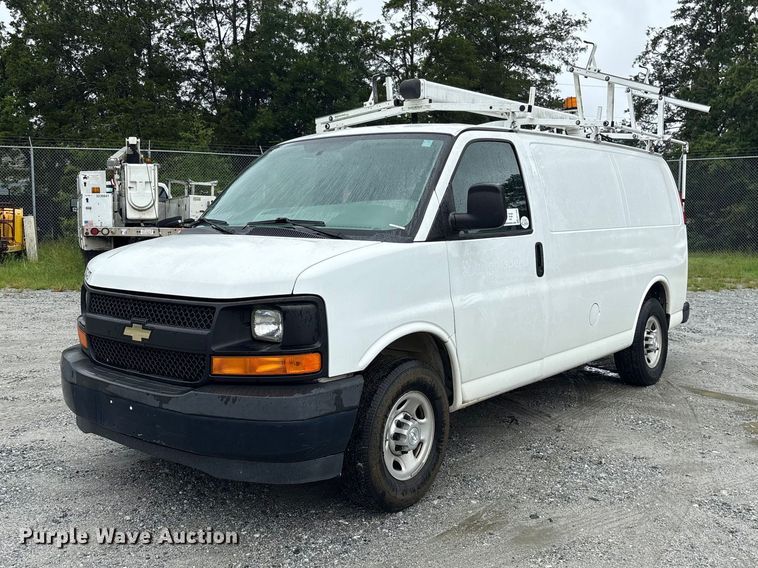 2017 Chevrolet Express 2500 utility van