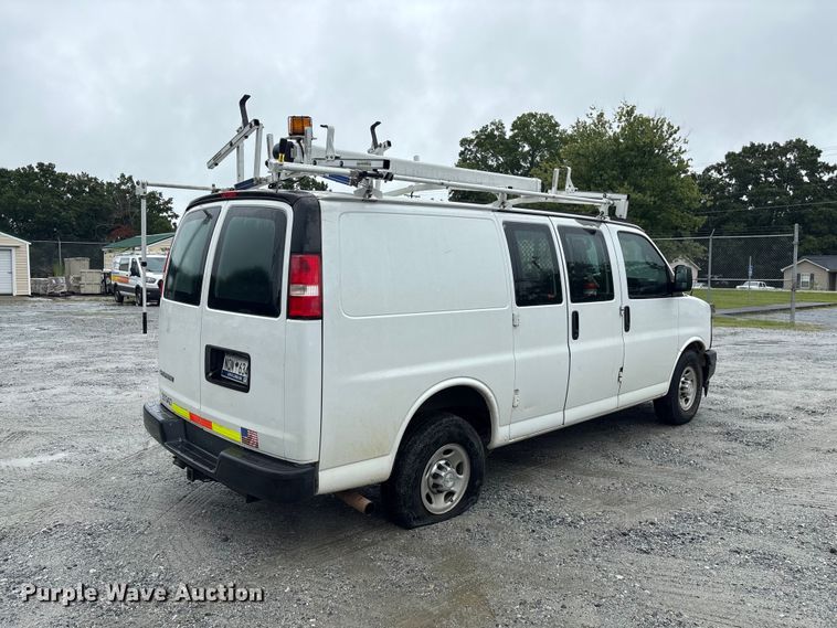 image for item EF1300 2017 Chevrolet Express 2500 utility van