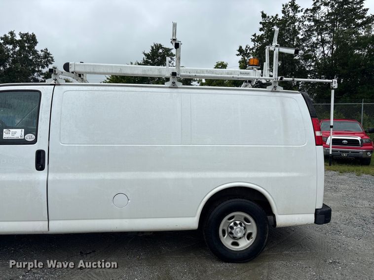 image for item EF1300 2017 Chevrolet Express 2500 utility van