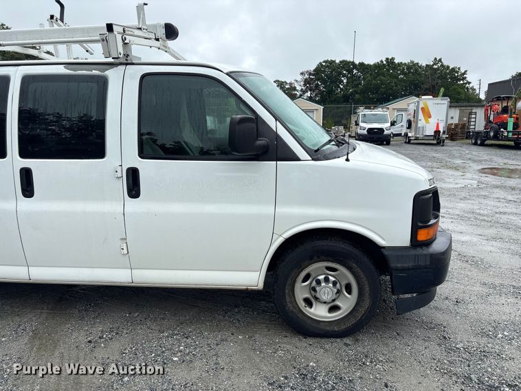 image for item EF1300 2017 Chevrolet Express 2500 utility van
