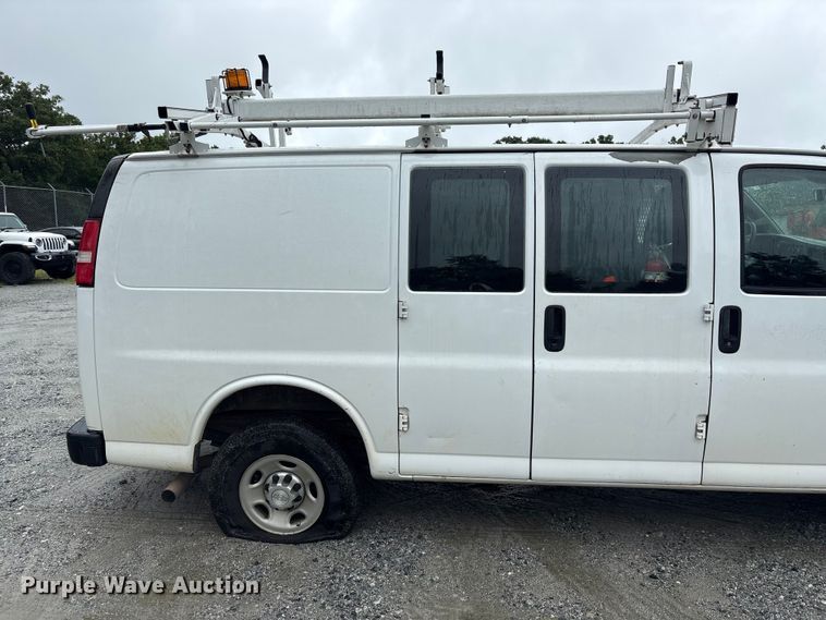 image for item EF1300 2017 Chevrolet Express 2500 utility van