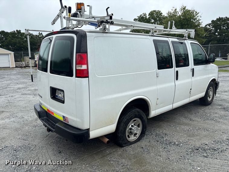 image for item EF1300 2017 Chevrolet Express 2500 utility van
