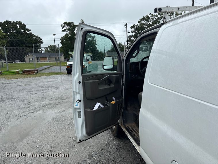 image for item EF1300 2017 Chevrolet Express 2500 utility van