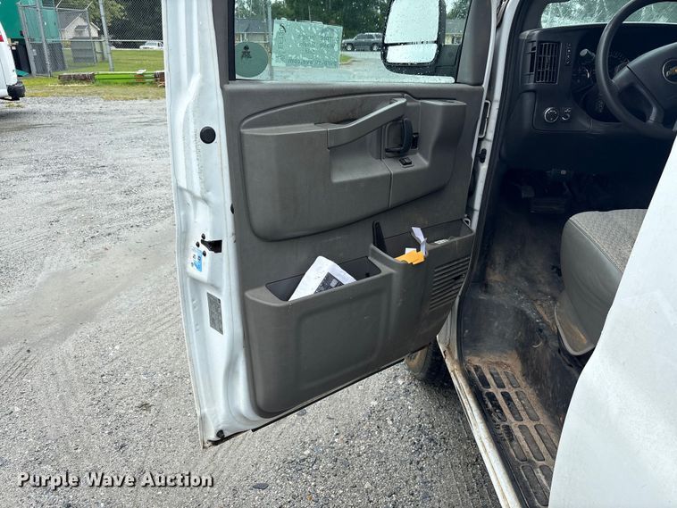 image for item EF1300 2017 Chevrolet Express 2500 utility van