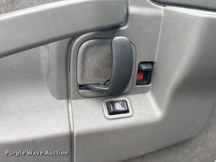 image for item EF1300 2017 Chevrolet Express 2500 utility van